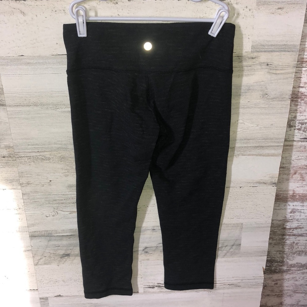 Lululemon Athletica Gray capri leggings size 6 Yoga leggings luluemon pants​​​​